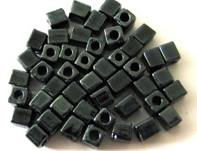 Гематитовый непрозрачный, square, 2,5х2,5 мм, 10гр  размер: 3,4х3,4мм
цена: за 10гр